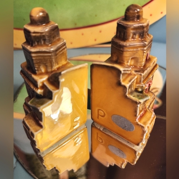60s HEARST CASTLE Kitsch State Landmark Souvenir Royal Gold Salt Pepper Shakers - Picture 12 of 15